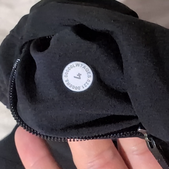 Lululemon shorts - Picture 4 of 4